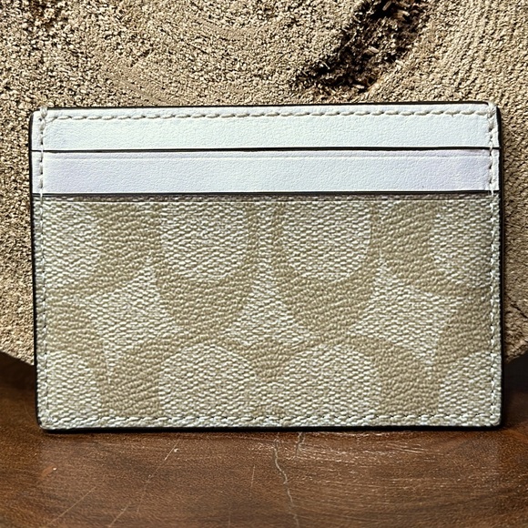 COACH Card Case In Signature and Chalk Leather - Picture 2 of 11